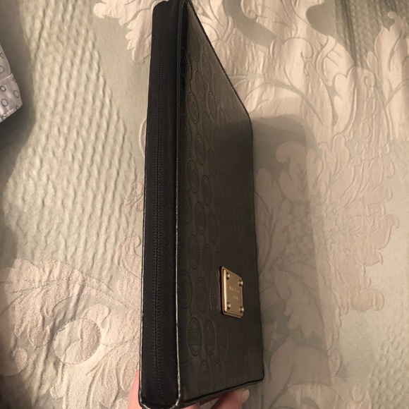 Michael Kors iPad/tablet case - Picture 2 of 3